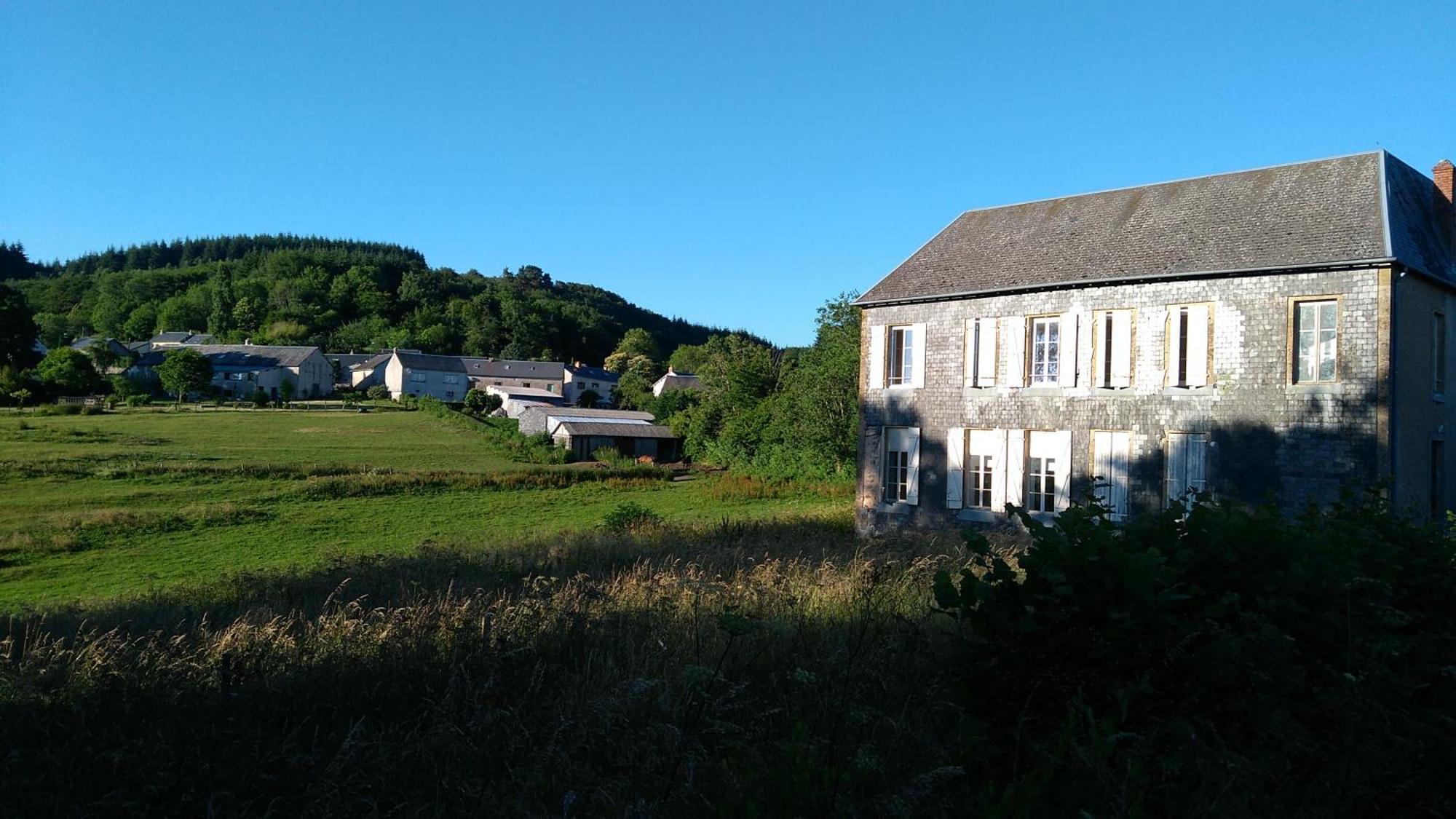 Le Puits Du Bonheur *